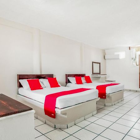 Oyo Hotel Jaguar Cancun Exterior photo