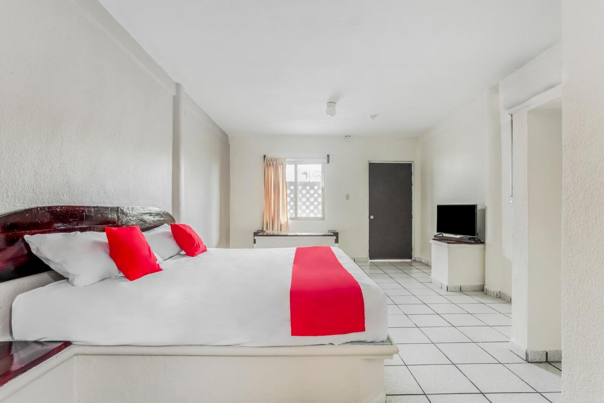 Oyo Hotel Jaguar Cancun Exterior photo