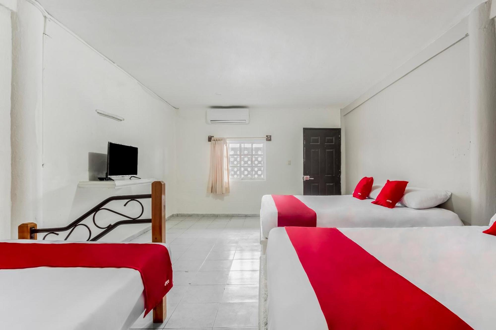 Oyo Hotel Jaguar Cancun Exterior photo