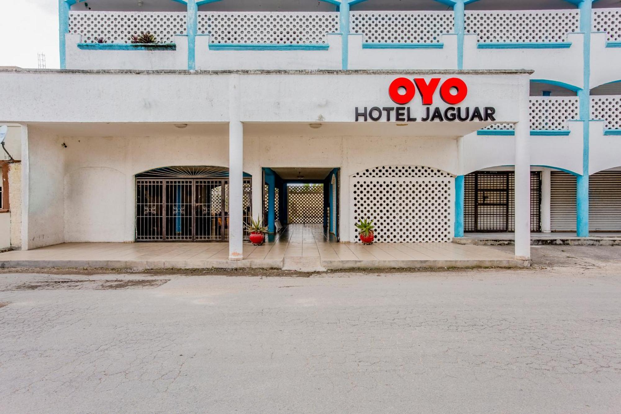 Oyo Hotel Jaguar Cancun Exterior photo