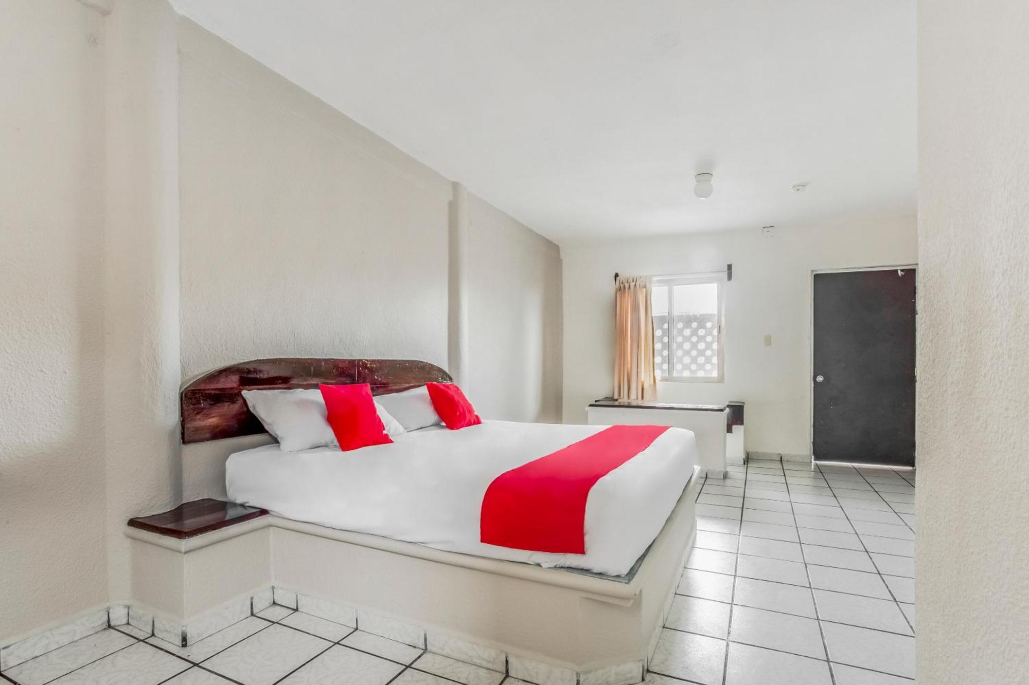Oyo Hotel Jaguar Cancun Exterior photo