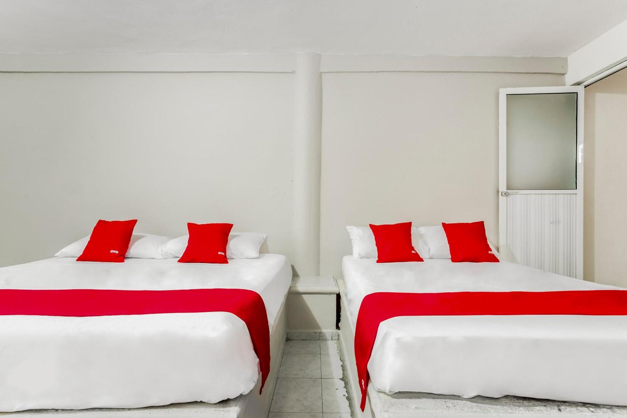 Oyo Hotel Jaguar Cancun Exterior photo