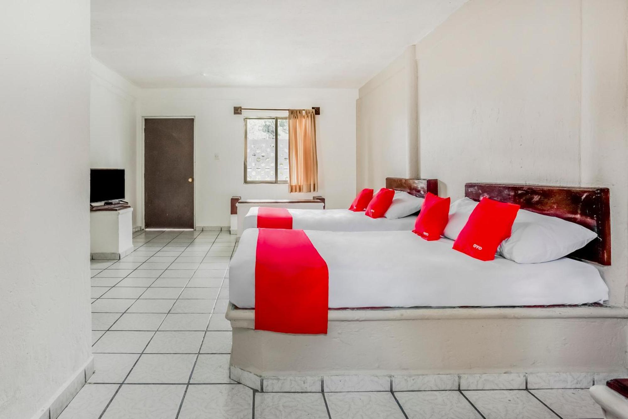 Oyo Hotel Jaguar Cancun Exterior photo